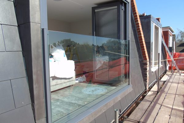 Our balustrades can be fitted with all types of bifolding doors.  One piece of glass up to max 2560 mm.
