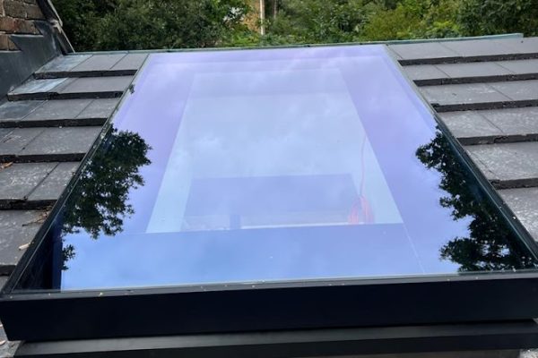 Our electric rooflights can be fitted on all types of roofs.  On tiled roofs they can open to 45º.  This rooflight is supplied fully bonded.